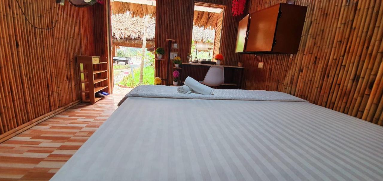 Quoc Khanh Bamboo Homestay Нин Бин Екстериор снимка