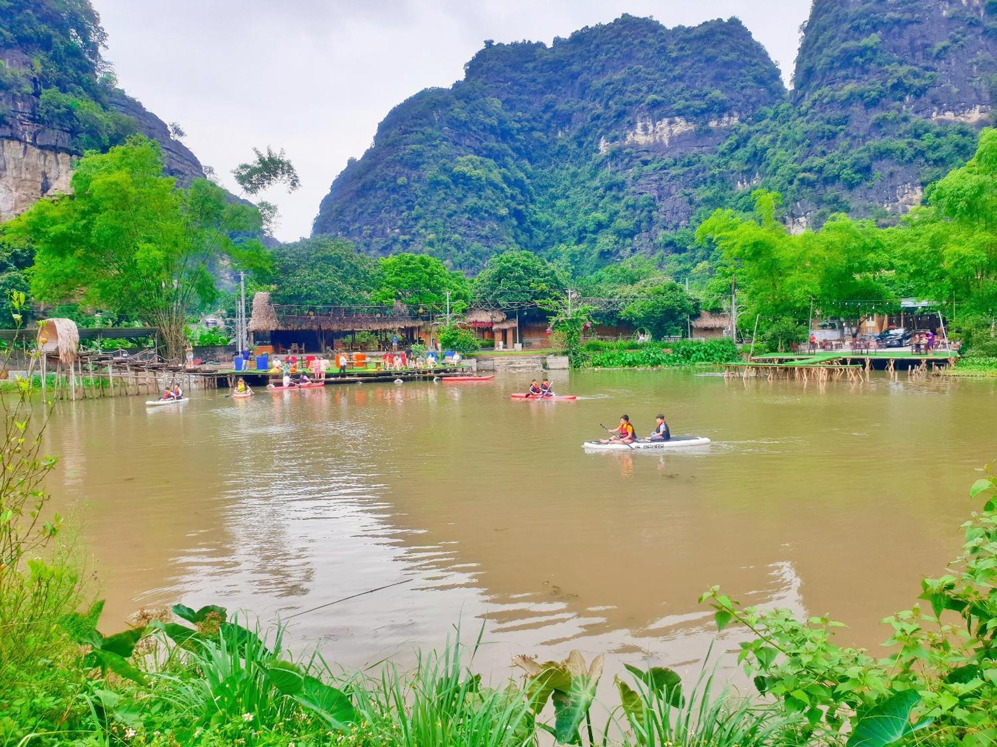 Quoc Khanh Bamboo Homestay Нин Бин Екстериор снимка