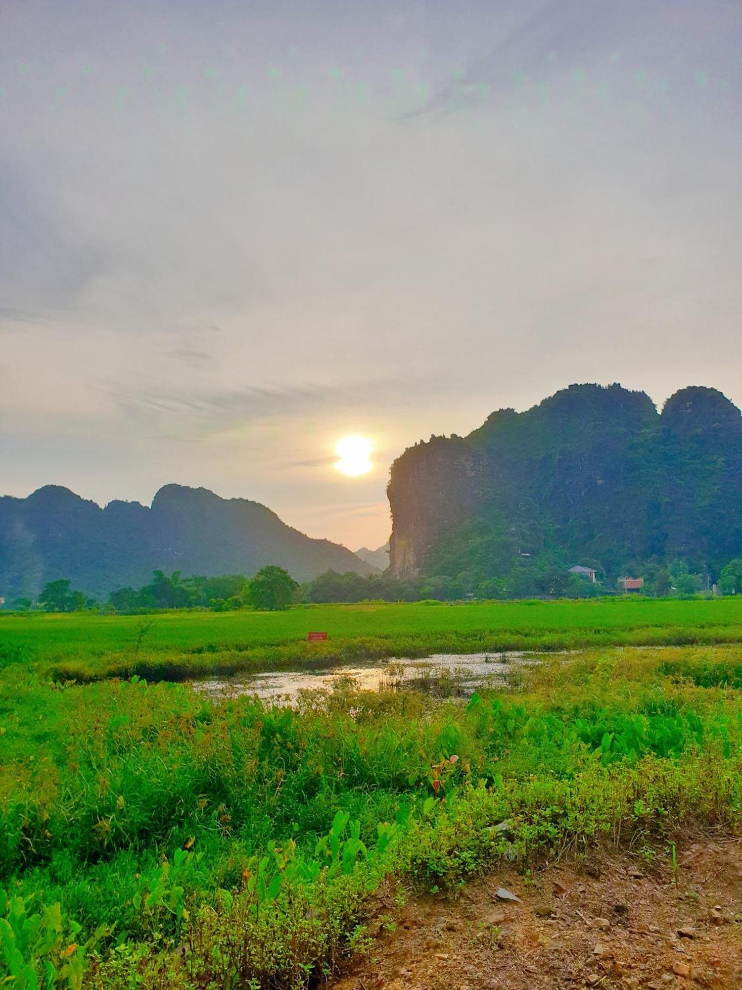 Quoc Khanh Bamboo Homestay Нин Бин Екстериор снимка